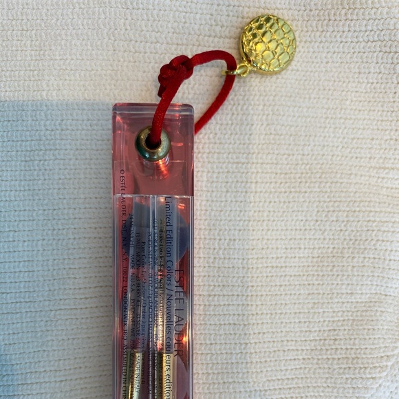 Estée Lauder makeup and brush set - Picture 4 of 4